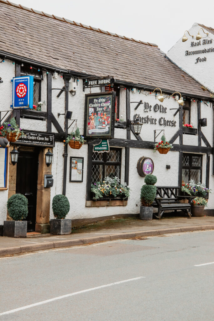Ye Olde Cheshire Cheese in Castleton