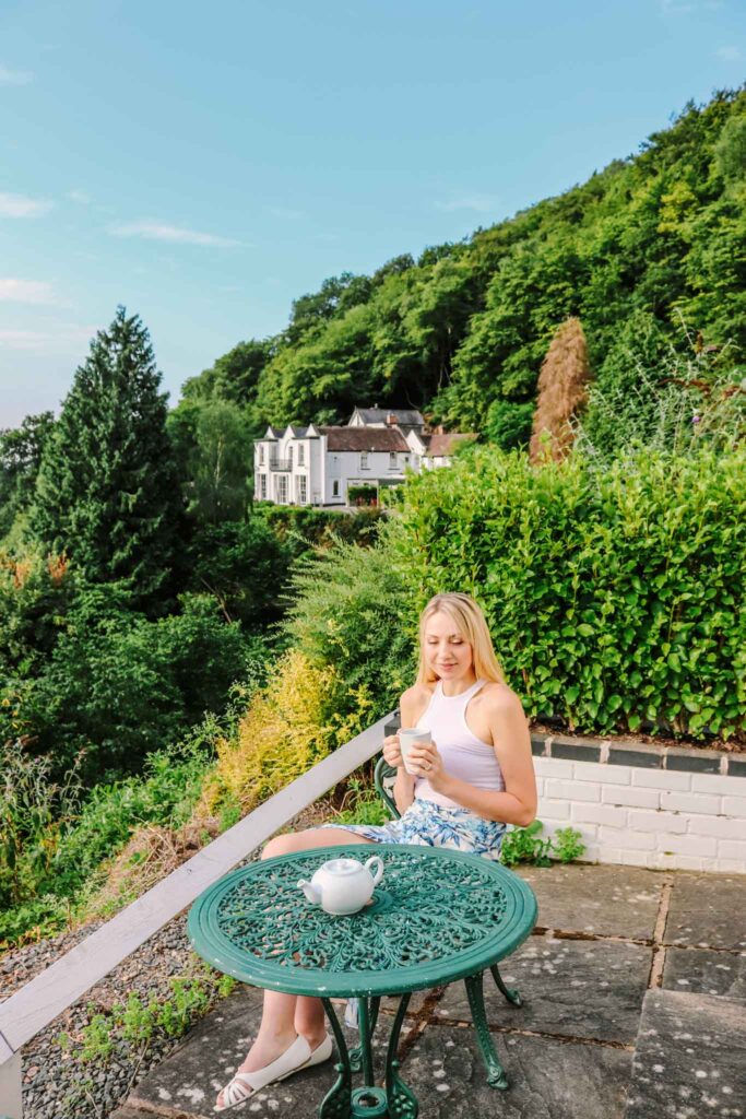 Terrace with a view over Malvern at the Cottage in the Wood