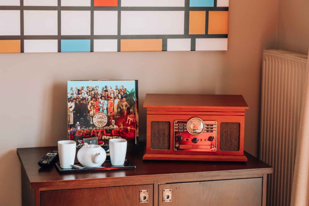 record player and tea making facilities in the room