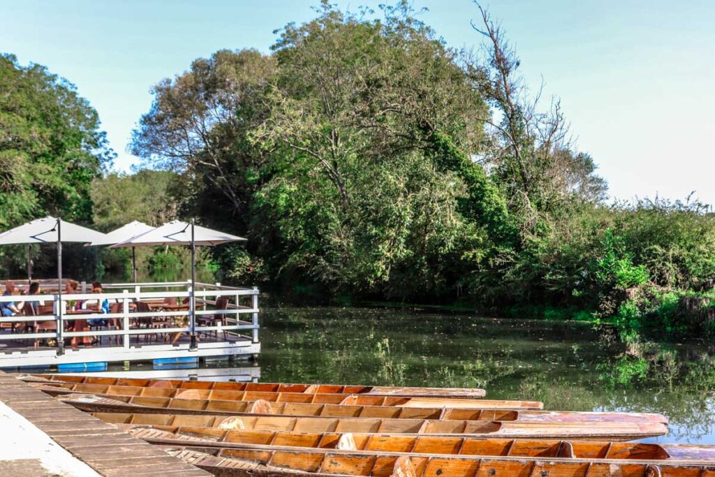 Cherwell boathouse punting boats